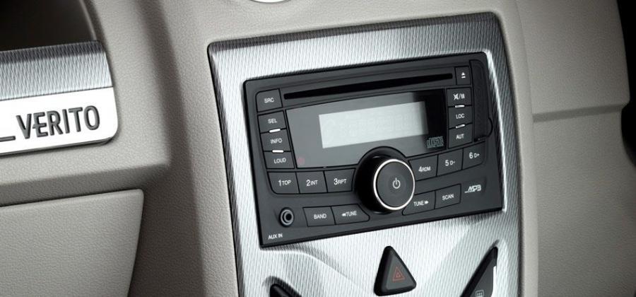 Детали интерьера Mahindra Verito 2012 года  (фото 6 из 19)